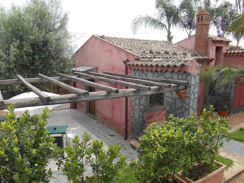 Villa Del Nespolo Fiumefreddo di Sicilia Exterior foto
