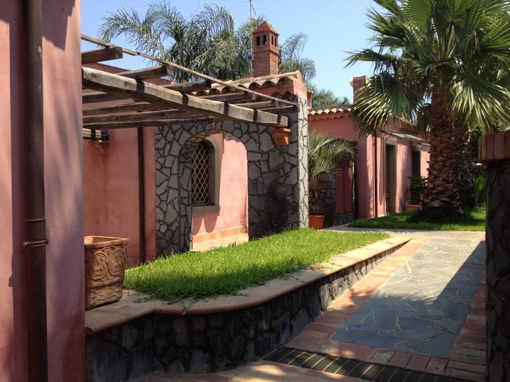 Villa Del Nespolo Fiumefreddo di Sicilia Exterior foto