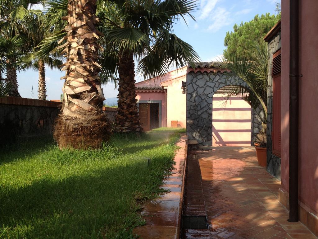 Villa Del Nespolo Fiumefreddo di Sicilia Exterior foto